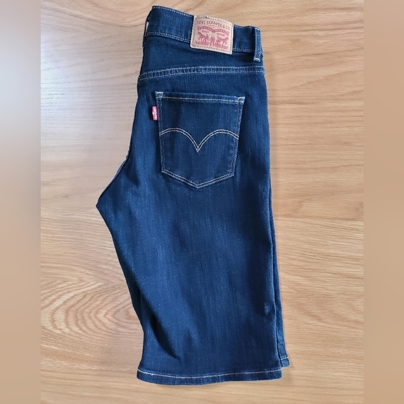 Levi's Classic Bermuda Jean Shorts in Dark Wash - Size 27 - Picture 10 of 13